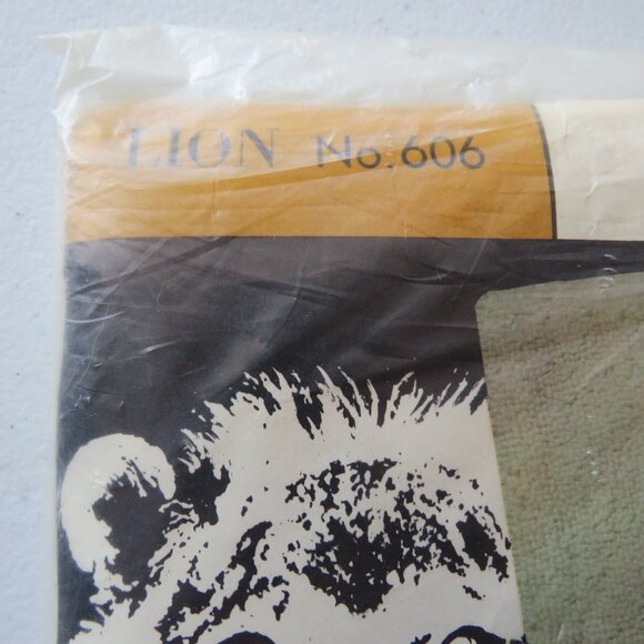 Aunt Lydia’s Lion Punch Needle Rug Wall Hanging 24“ x 36” Kit #606 - Picture 2 of 10